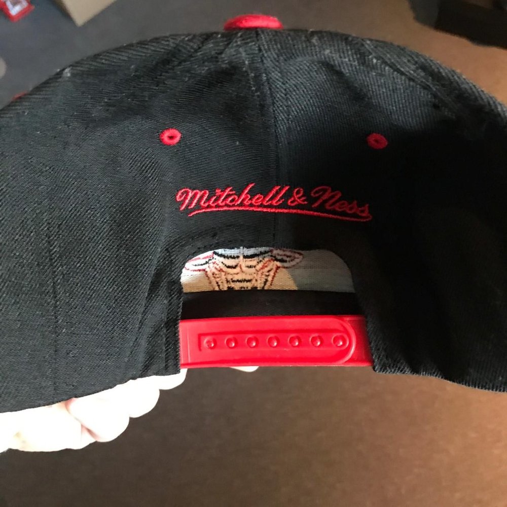 Chicago Bulls Basketball NBA Snapback Hat - Picture 3 of 3